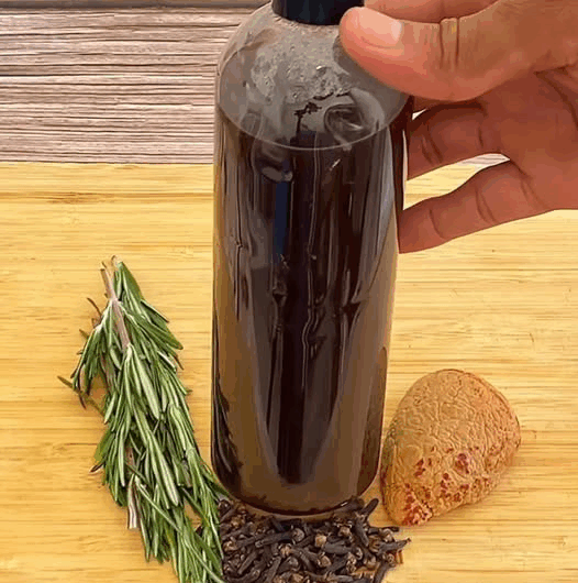 Dile adiós a las canas con este poderoso tinte casero natural